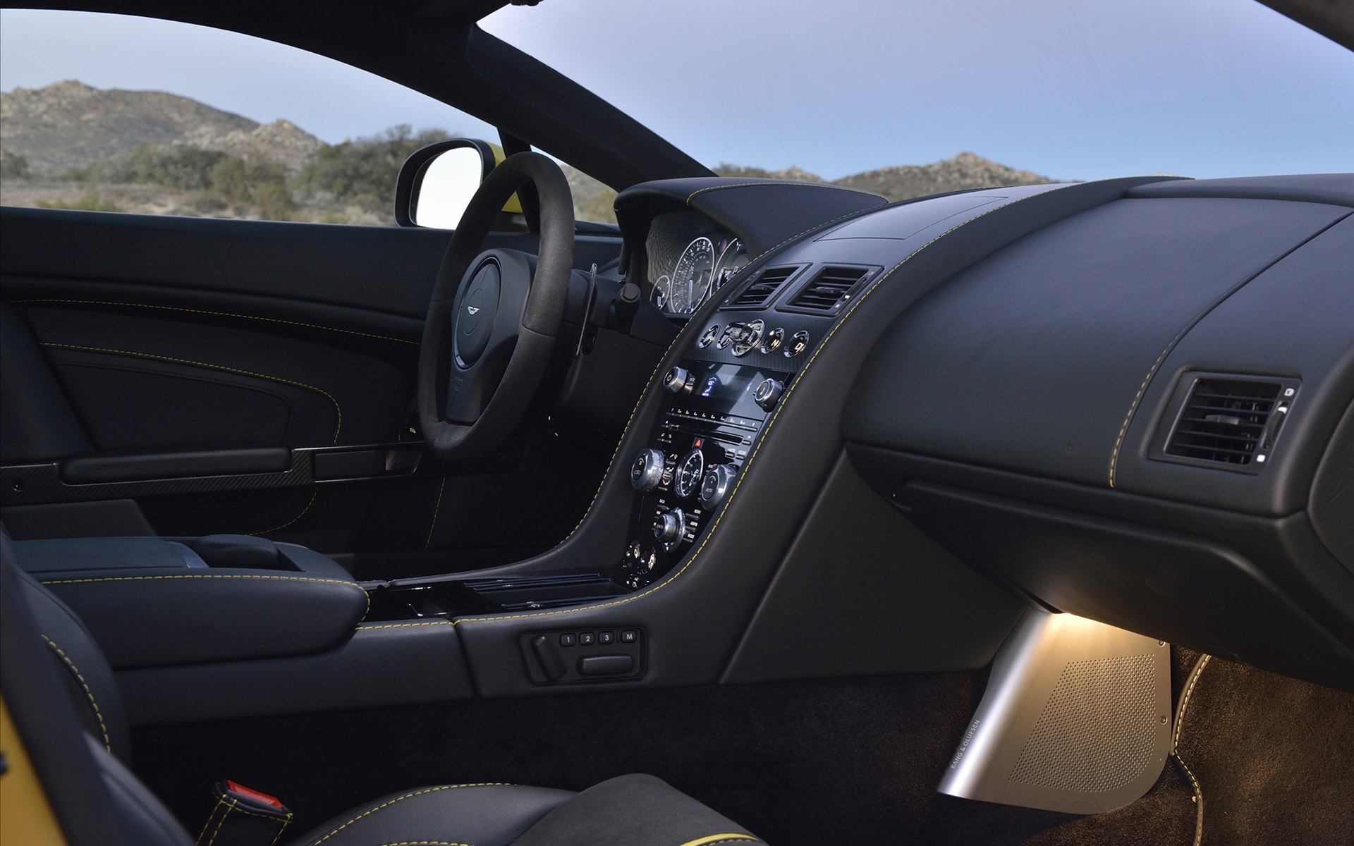 Aston Martin V12 Vantage S 2014
